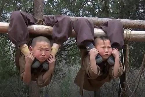 Clip: Ngả mũ thán phục trước hành trình khổ luyện tuyệt kỹ kungfu của chú tiểu Thiếu Lâm