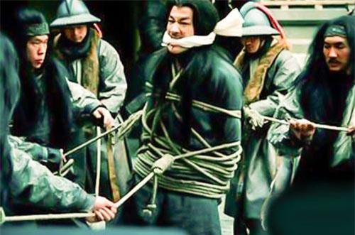 Vì sao Tào Tháo nghe lời Lưu Bị, trảm ngay “tù binh” Lữ Bố?