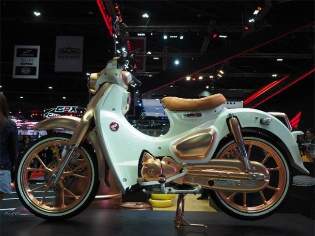 Mãn nhãn ngắm huyền thoại Honda Cub C125 vàng đồng tuyệt đẹp
