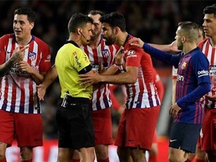 Diego Costa bị truất quyền thi đấu vì xúc phạm mẹ trọng tài