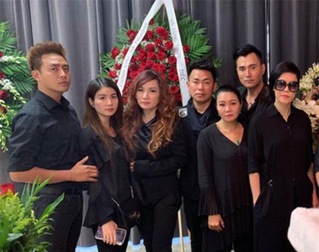 Nghệ sĩ Bảo Quốc, Hương Lan, Thu Phương… đến viếng Anh Vũ ở Mỹ