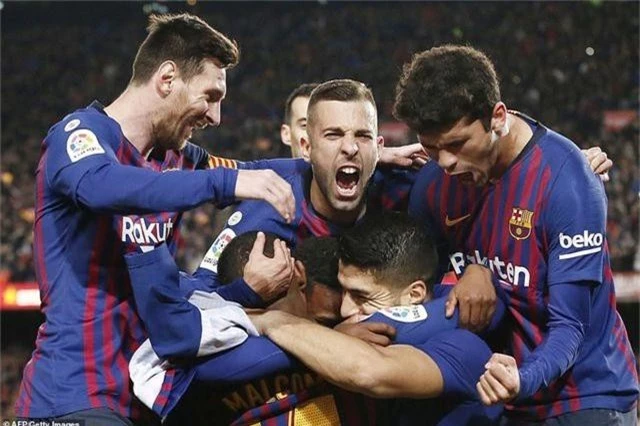 Barcelona 2-0 Atletico: Messi, Suarez bừng sáng phút cuối - 11