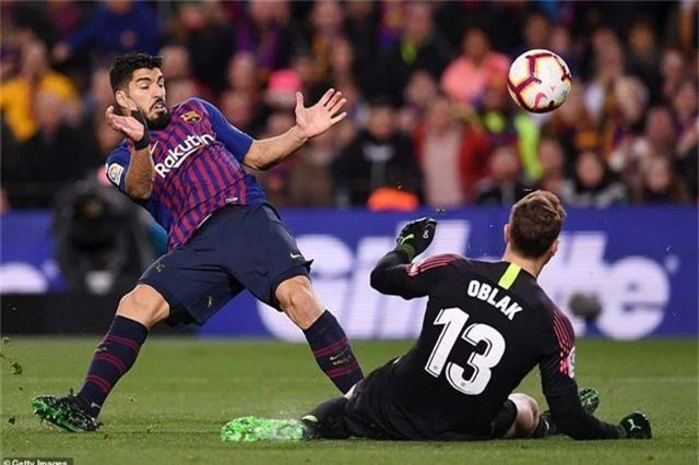 Barcelona 2-0 Atletico: Messi, Suarez bừng sáng phút cuối - 7
