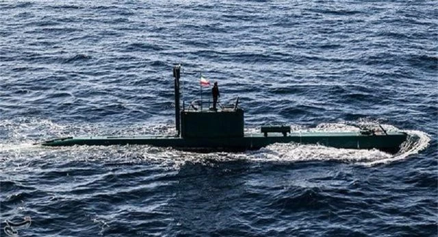 Tàu ngầm Iran phát nổ, ít nhất 3 người thiệt mạng - 1