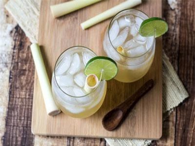 Có nên uống nước gừng nấu với sả và chanh để thanh lọc cơ thể?