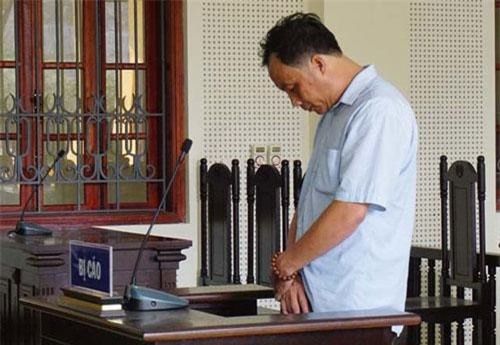 Nghệ An: Sàm sỡ con gái hàng xóm rồi đưa tiền "mua" sự im lặng