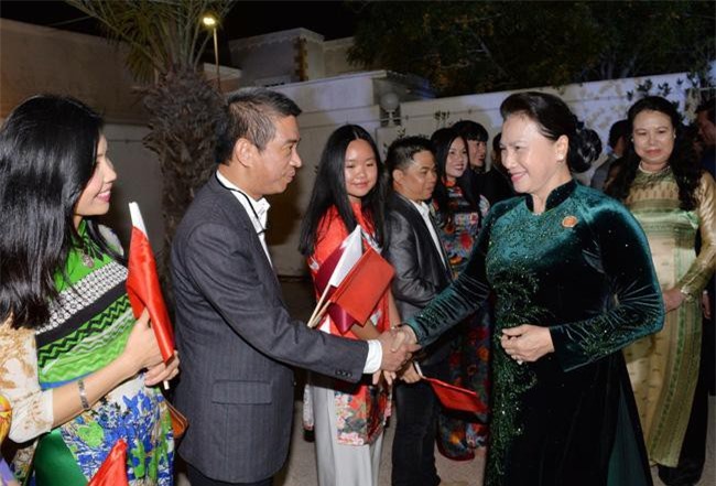 Chủ tịch Quốc hội gặp gỡ cộng đồng người Việt Nam tại Qatar