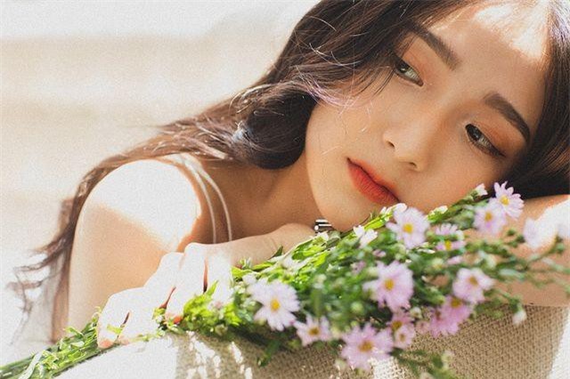 Nữ sinh phố núi Gia Lai xinh đẹp luôn bị hiểu lầm là... con lai