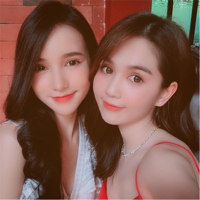 Đọ sắc với Yoshi, Ngọc Trinh được khen trẻ hơn cả Á hậu chuyển giới dù cách nhau những 8 tuổi