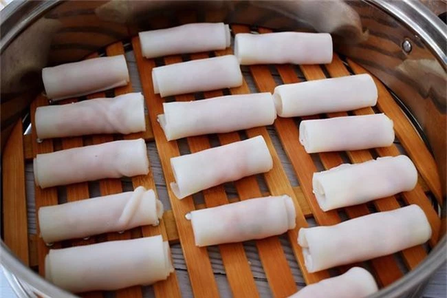 Thử làm bánh cuốn siêu tốc theo kiểu này, bạn sẽ thấy ngạc nhiên với độ ngon của nó - Ảnh 3. Thử làm bánh cuốn siêu tốc theo kiểu này, bạn sẽ thấy ngạc nhiên với độ ngon của nó - Ảnh 3.