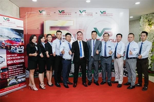 Chủ tịch Trương Anh cùng Ban Lãnh Đạo Tập Đoàn Vsetgroup.