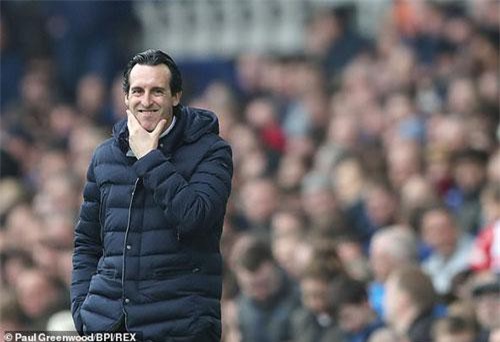 Mesut Ozil vô lễ với HLV đối thủ, Unai Emery nói gì?