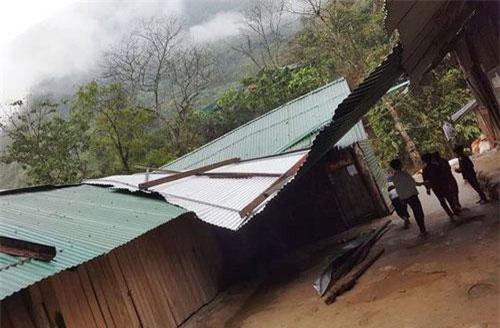 Lai Châu: Trường học tan tác sau trận bão lốc trong đêm