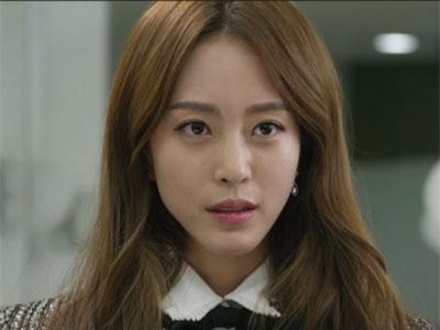 Phát hiện nữ khách hàng sexy tới làm tóc chính là bồ nhí của chồng, vợ liền hành động dằn mặt cực sốc