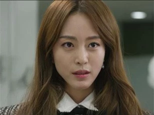 Phát hiện nữ khách hàng sexy tới làm tóc chính là bồ nhí của chồng, vợ liền hành động dằn mặt cực sốc