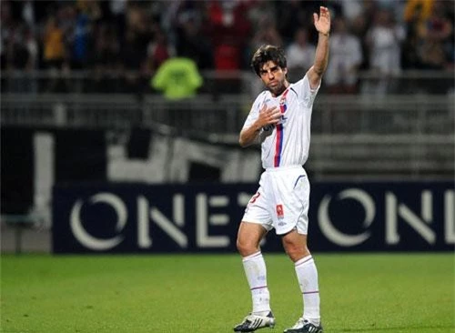 1. Juninho Pernambucano (77 lần).