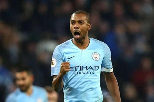 Tiền vệ trung tâm: Fernandinho (Man City).