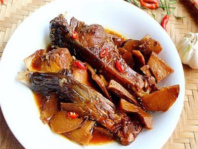 Cách nấu cá trắm kho riềng đậm đà