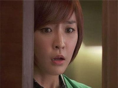 Đến thăm bạn thân nhưng không báo trước, tôi chết điếng khi thấy cảnh tượng phía sau cánh cửa phòng ngủ