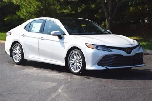 8. Toyota Camry (doanh số: 81.684 chiếc).