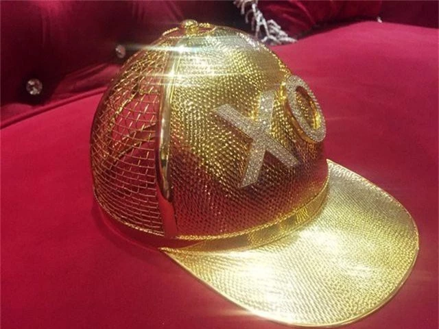 Mục sở thị chiếc nón vàng gần 1,85 tỷ đồng của đại gia Sài Gòn - 2