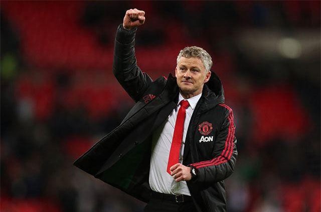 HLV Solskjaer nói gì khi đối diện với thử thách cực đại Barcelona?