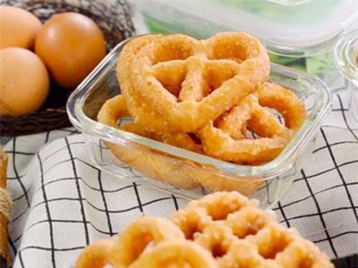 CLIP: Hướng dẫn cách làm bánh nhúng giòn tan