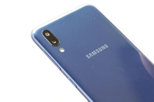 Smartphone camera kép của Samsung sắp lên kệ ở Việt Nam với giá 3,49 triệu
