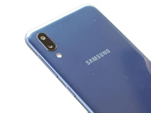 Smartphone camera kép của Samsung sắp lên kệ ở Việt Nam với giá 3,49 triệu