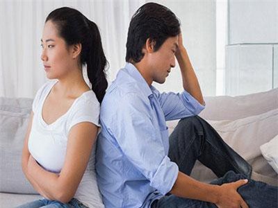 Chồng chụp ảnh tờ đơn ly hôn kèm chữ ký rồi gửi lên facebook cho tôi, lúc này tôi mới giật mình nhận ra anh không còn dễ thỏa hiệp như trước nữa