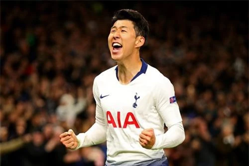 Heung-min ăn mừng bàn thắng vào lưới thủ môn Ederson.