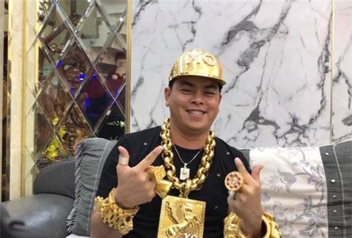 CLIP: Phúc XO - từ người đeo vàng nhiều nhất Việt Nam đến nghi án ma túy