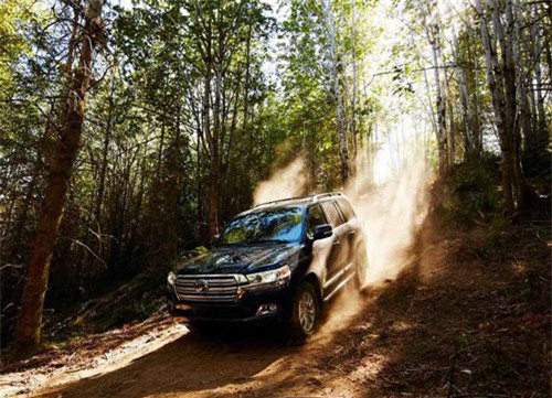 Tăng giá 30 triệu đồng, Toyota Land Cruiser 2019 vừa ra mắt có gì?