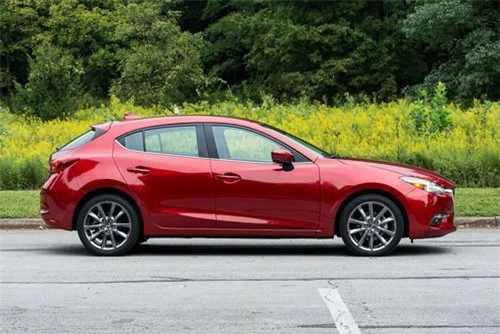 6. Mazda 3 (doanh số: 1.166 chiếc).