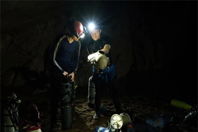 Nhóm thợ lặn từng giải cứu đội bóng nhí Thái Lan chính là người phát hiện hệ thống hang động bí ẩn mới ở Sơn Đoòng - Ảnh 4.
