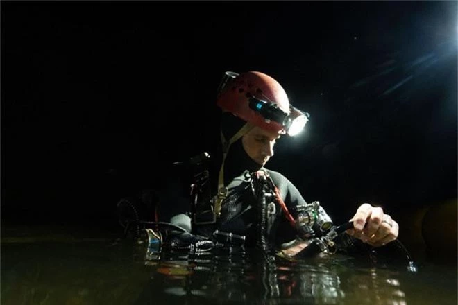 Nhóm thợ lặn từng giải cứu đội bóng nhí Thái Lan chính là người phát hiện hệ thống hang động bí ẩn mới ở Sơn Đoòng - Ảnh 7.