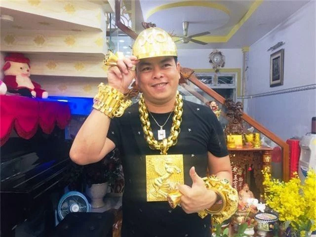Phúc XO, người đeo nhiều vàng nhất Việt Nam giàu cỡ nào? - 1