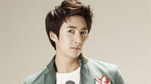 CLIP: Kim Hyung Jun của SS501 đệ đơn kiện người tố anh cưỡng bức