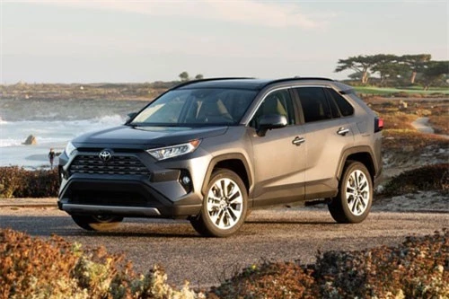 =7. Toyota RAV4 (mức tiêu hao nhiên liệu: 9,4 lít/100 km).