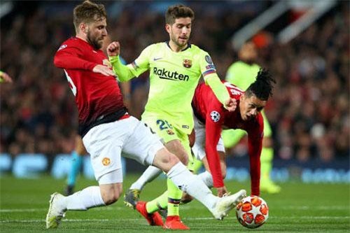 Không chỉ thua Barca, M.U còn mất trụ cột ở lượt về