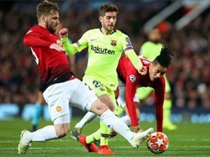 Không chỉ thua Barca, M.U còn mất trụ cột ở lượt về