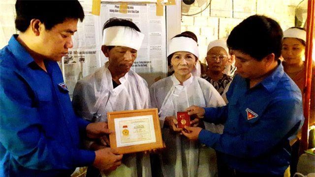 Thừa Thiên Huế: Truy tặng huy hiệu “Tuổi trẻ dũng cảm” tới thanh niên quên mình cứu hai nữ sinh đuối nước