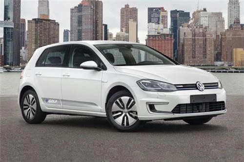 4. Volkswagen e-Golf 2019 (giá khởi điểm: 31.895 USD).