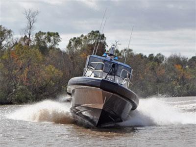 Soi bên trong xuồng tuần tra Mỹ mới giao cho Việt Nam