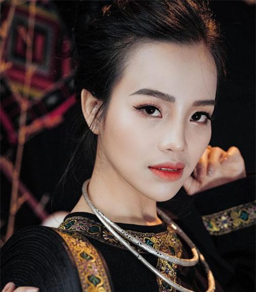 Sèn Hoàng Mỹ Lam cá tính với hình ảnh cưỡi xe phân khối lớn