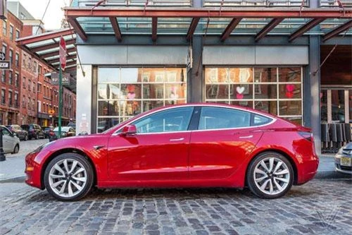 7. Tesla Model 3 2019 (giá khởi điểm: 35.000 USD).