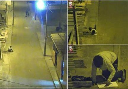 Clip: Cảm động cảnh cậu bé nhà nghèo không có tiền mua điện bò dưới đèn đường học bài