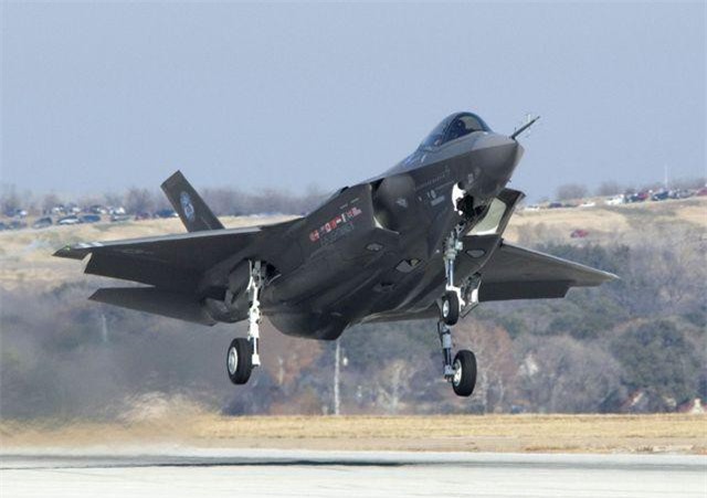 Vì sao Mỹ không ngừng chương trình máy bay chiến đấu F-35 đắt đỏ, nhiều “tai tiếng”?