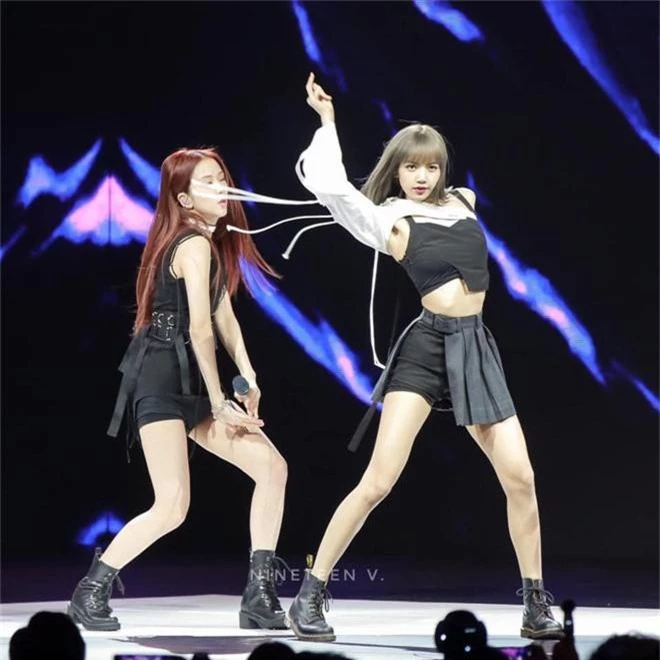 Lisa và chiếc áo yêu nghiệt nhất tủ đồ của Black Pink: 1 người mặc, 3 người khổ - Ảnh 4.