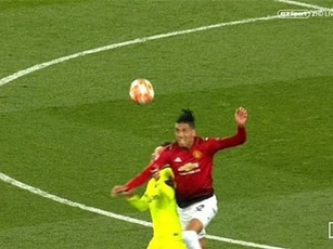 Smalling phát biểu sốc sau khi “đánh” Messi tím mắt, chảy máu